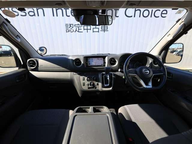 キャラバン ２．０　ＤＸ　ロングボディ　当社社用車ＵＰ／バックモニター／衝突被害軽減　踏み間違い衝突防止　エアバック　キーレスエントリー　マニュアルエアコン　ワンセグＴＶ　バックカメラ　パワステ　Ｗエアバック　パワーウィンドウ　メモリーナビ　ＥＴＣ　ＡＢＳ　記録簿　ワンオーナー（3枚目）