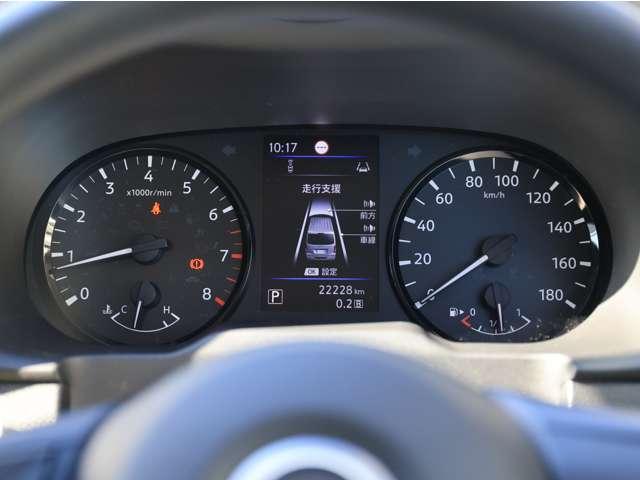 キャラバン ２．０　ＤＸ　ロングボディ　当社社用車ＵＰ／バックモニター／衝突被害軽減　踏み間違い衝突防止　エアバック　キーレスエントリー　マニュアルエアコン　ワンセグＴＶ　バックカメラ　パワステ　Ｗエアバック　パワーウィンドウ　メモリーナビ　ＥＴＣ　ＡＢＳ　記録簿　ワンオーナー（11枚目）