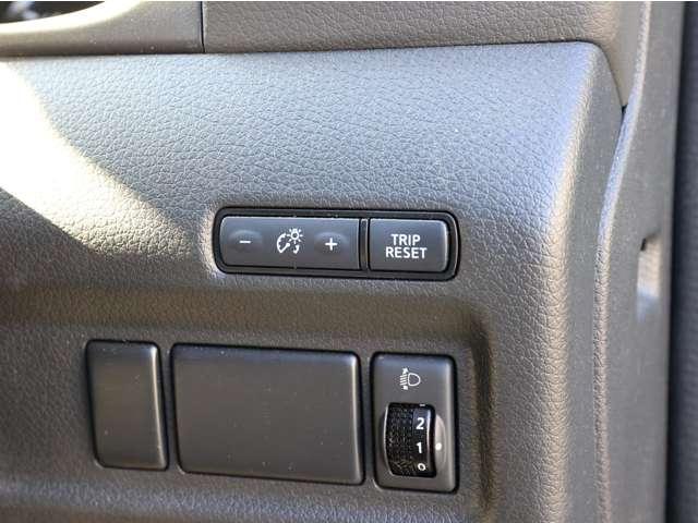 キャラバン ２．０　ＤＸ　ロングボディ　当社社用車ＵＰ／バックモニター／衝突被害軽減　踏み間違い衝突防止　エアバック　キーレスエントリー　マニュアルエアコン　ワンセグＴＶ　バックカメラ　パワステ　Ｗエアバック　パワーウィンドウ　メモリーナビ　ＥＴＣ　ＡＢＳ　記録簿　ワンオーナー（12枚目）