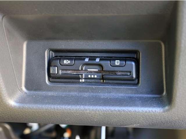 キャラバン ２．０　ＤＸ　ロングボディ　当社社用車ＵＰ／バックモニター／衝突被害軽減　踏み間違い衝突防止　エアバック　キーレスエントリー　マニュアルエアコン　ワンセグＴＶ　バックカメラ　パワステ　Ｗエアバック　パワーウィンドウ　メモリーナビ　ＥＴＣ　ＡＢＳ　記録簿　ワンオーナー（14枚目）