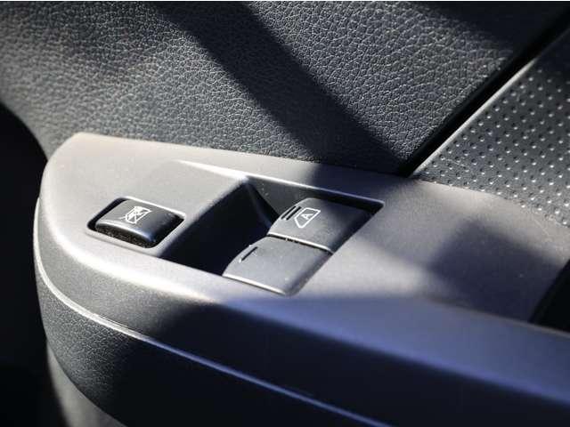 キャラバン ２．０　ＤＸ　ロングボディ　当社社用車ＵＰ／バックモニター／衝突被害軽減　踏み間違い衝突防止　エアバック　キーレスエントリー　マニュアルエアコン　ワンセグＴＶ　バックカメラ　パワステ　Ｗエアバック　パワーウィンドウ　メモリーナビ　ＥＴＣ　ＡＢＳ　記録簿　ワンオーナー（15枚目）