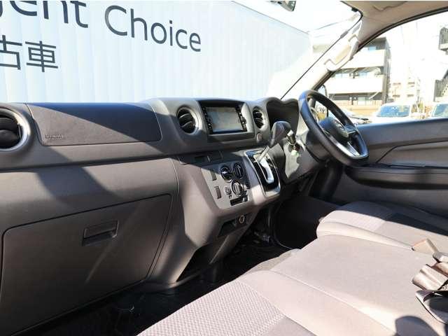 キャラバン ２．０　ＤＸ　ロングボディ　当社社用車ＵＰ／バックモニター／衝突被害軽減　踏み間違い衝突防止　エアバック　キーレスエントリー　マニュアルエアコン　ワンセグＴＶ　バックカメラ　パワステ　Ｗエアバック　パワーウィンドウ　メモリーナビ　ＥＴＣ　ＡＢＳ　記録簿　ワンオーナー（16枚目）