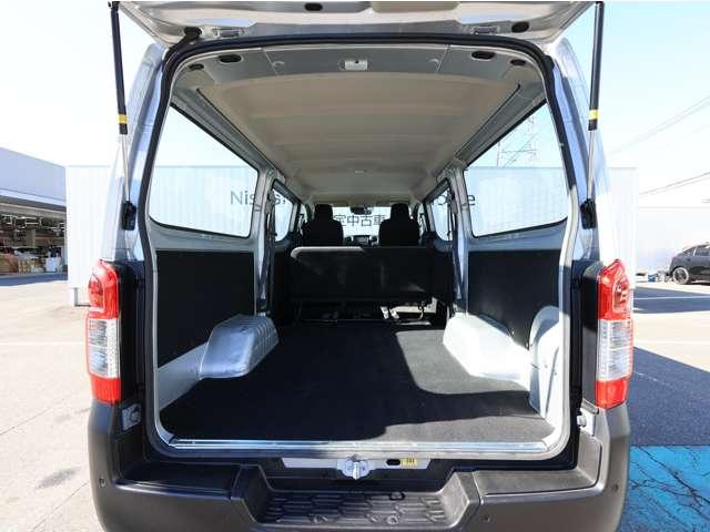 キャラバン ２．０　ＤＸ　ロングボディ　当社社用車ＵＰ／バックモニター／衝突被害軽減　踏み間違い衝突防止　エアバック　キーレスエントリー　マニュアルエアコン　ワンセグＴＶ　バックカメラ　パワステ　Ｗエアバック　パワーウィンドウ　メモリーナビ　ＥＴＣ　ＡＢＳ　記録簿　ワンオーナー（19枚目）