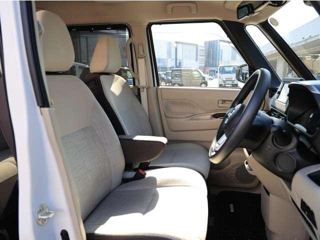 ルークス ６６０　Ｘ　／アラウンドビューモニター／踏み間違い防止　アラモニ　前後衝突軽減ブレーキ　ワンオーナー車　車線逸脱防止　ＥＴＣ　スマートキー　定期点検記録簿　キーフリー　ｉ－ｓｔｏｐ　フルオートエアコン　パワーウインドウ　バックカメラ　盗難防止　Ｗエアバック（4枚目）