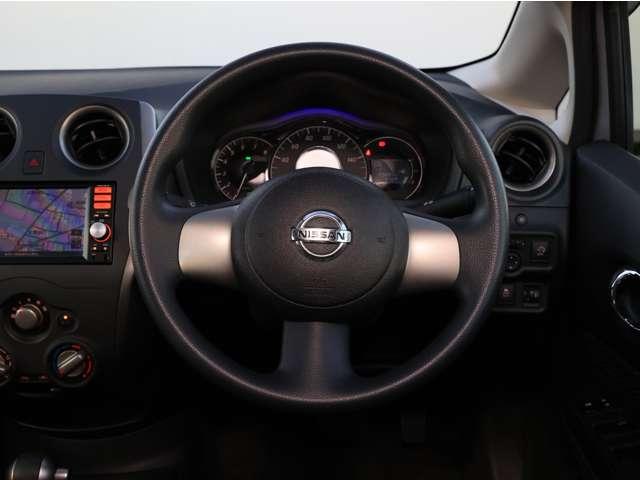 ノート 1.2 X DIG-S インテリキー/マニュアルエアコン/純正メモ アイドリングストップ機能 左右エアバック AAC スマキー ETC 整備記録簿 パワーウィンドウ ABS キーフリー 1オーナー ナビTV パワーステアリング メモリーナビ ワンセグ エアバック(8枚目)