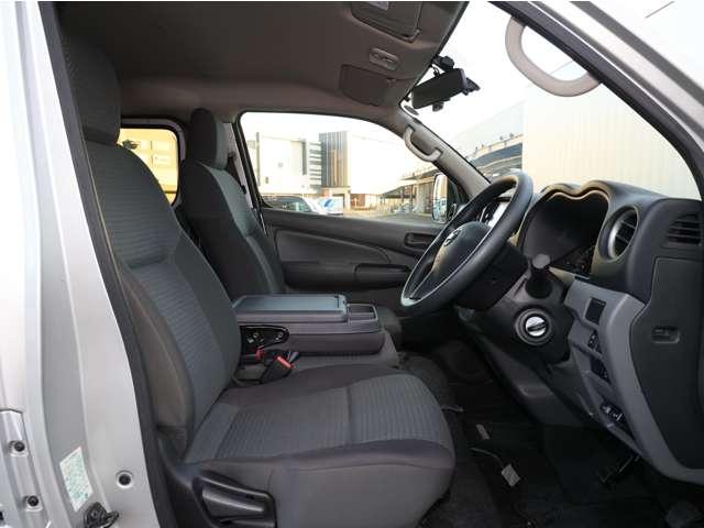 ＮＶ３５０キャラバンバン ２．０　ＤＸ　ロングボディ　※左側面修復歴有／メモリーナビ／ＴＶ／ＥＴＣ２．０／　ブレーキサポート　メモリナビ　ワンオ－ナ－車　整備記録簿　キーレスリモコン　パワーウインド　ワンセグ　ＥＴＣ車載器　ドライブレコーダー　ＡＣ　エアバック　ＰＳ　ナビＴＶ　ＡＢＳ付　バックカメラ付（4枚目）