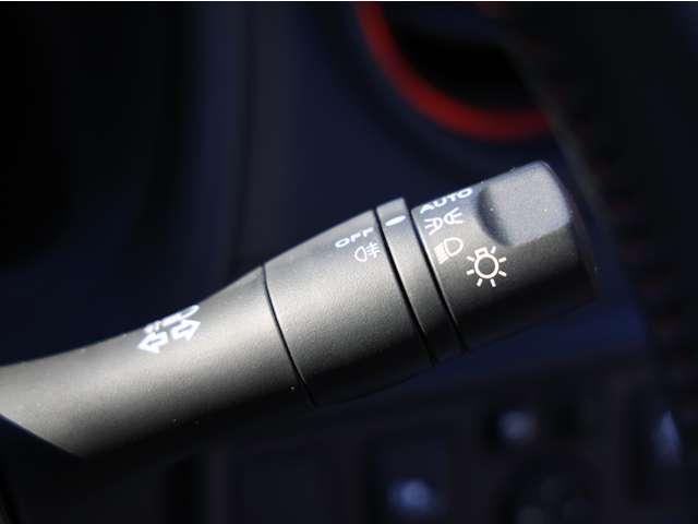 ノート １．２　ｅ－ＰＯＷＥＲ　ＮＩＳＭＯ　踏み間違い衝突防止／アラウンドビューモニ　ＬＥＤランプ　ワンオーナー車　Ｂカメラ　メモリーナビ付き　レーンアシスト　フルオートエアコン　スマートキープッシュスタート　Ｗエアバッグ　アルミ　キーフリー　ドラレコ　記録簿　サイドカメラ　エアバック（11枚目）