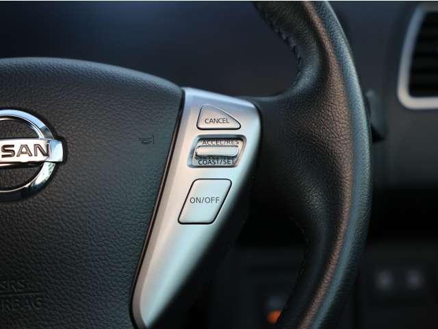 セレナ ２．０　ハイウェイスター　Ｖセレクション＋ＳａｆｅｔｙＩＩ　Ｓ－ＨＹＢＲＩＤ　／後席モニター／衝突被害軽減ブレーキ／踏み　踏み間違い防止装置　Ｒカメラ　インテリジェントキー　レーンキープ　パワーステアリング　ワンオーナー　ＥＴＣ　クルーズコントロール　ドラレコ　ワンセグテレビ　メモリーナビ　ナビＴＶ　ＡＢＳ　キーフリー（12枚目）