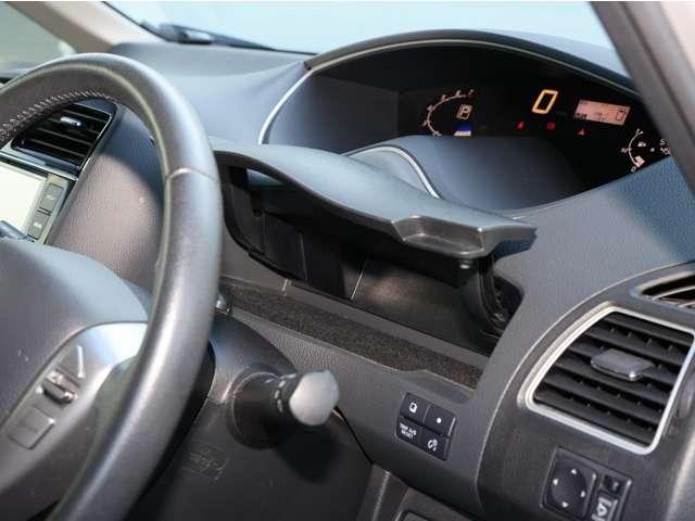 セレナ ２．０　ハイウェイスター　Ｖセレクション＋ＳａｆｅｔｙＩＩ　Ｓ－ＨＹＢＲＩＤ　／後席モニター／衝突被害軽減ブレーキ／踏み　踏み間違い防止装置　Ｒカメラ　インテリジェントキー　レーンキープ　パワーステアリング　ワンオーナー　ＥＴＣ　クルーズコントロール　ドラレコ　ワンセグテレビ　メモリーナビ　ナビＴＶ　ＡＢＳ　キーフリー（13枚目）