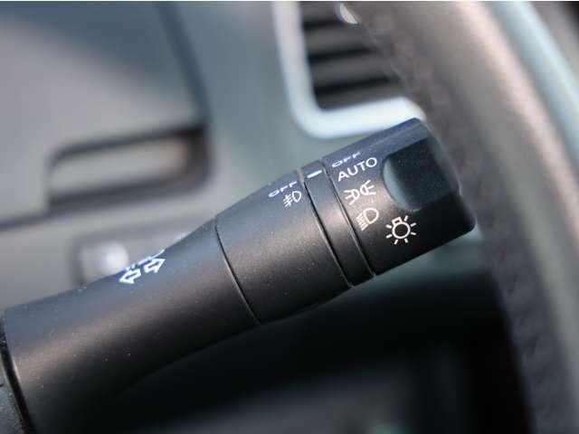 セレナ ２．０　ハイウェイスター　Ｖセレクション＋ＳａｆｅｔｙＩＩ　Ｓ－ＨＹＢＲＩＤ　／後席モニター／衝突被害軽減ブレーキ／踏み　踏み間違い防止装置　Ｒカメラ　インテリジェントキー　レーンキープ　パワーステアリング　ワンオーナー　ＥＴＣ　クルーズコントロール　ドラレコ　ワンセグテレビ　メモリーナビ　ナビＴＶ　ＡＢＳ　キーフリー（16枚目）