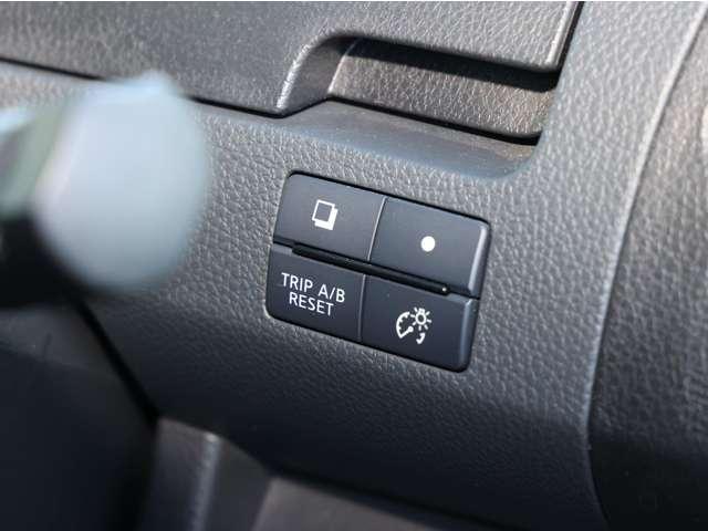 セレナ ２．０　ハイウェイスター　Ｖセレクション＋ＳａｆｅｔｙＩＩ　Ｓ－ＨＹＢＲＩＤ　／後席モニター／衝突被害軽減ブレーキ／踏み　踏み間違い防止装置　Ｒカメラ　インテリジェントキー　レーンキープ　パワーステアリング　ワンオーナー　ＥＴＣ　クルーズコントロール　ドラレコ　ワンセグテレビ　メモリーナビ　ナビＴＶ　ＡＢＳ　キーフリー（17枚目）