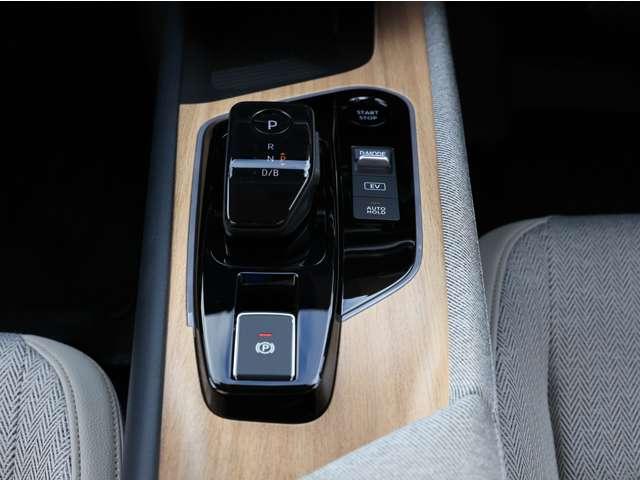 オーラ 1.2 G FOUR 4WD 当社社用車UP/BOSEサウンド/SOSコール/アラ ワンオーナー車 エマブレ 全周囲 LDW 記録簿 アダプティブクルーズ 盗難防止システム オートエアコン スマートキー バックカメラ LEDライト アルミホイール 4WD ETC車載器 ナビTV(9枚目)