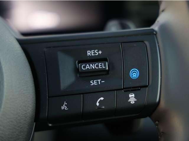 セレナ ２．０　ハイウェイスターＶ　／当社試乗車ＵＰ／後席モニター／プロパイロッ　Ｗ電動スライド　レーダークルコン　レーンアシスト　展示試乗車ＵＰ　ＬＥＤランプ　ワンオーナー車　盗難防止システム　ＥＴＣ装備　カーテンエアバッグ　アルミホイール　キーフリー　メモリ－ナビ　ナビＴＶ（11枚目）