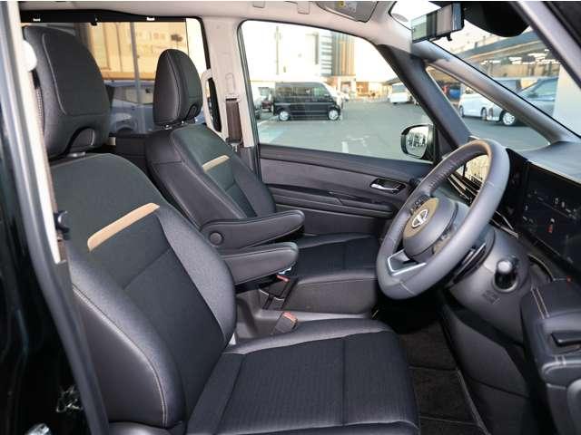 セレナ ２．０　ハイウェイスターＶ　／当社試乗車ＵＰ／後席モニター／プロパイロッ　Ｗ電動スライド　レーダークルコン　レーンアシスト　展示試乗車ＵＰ　ＬＥＤランプ　ワンオーナー車　盗難防止システム　ＥＴＣ装備　カーテンエアバッグ　アルミホイール　キーフリー　メモリ－ナビ　ナビＴＶ（18枚目）