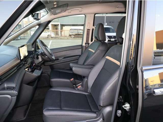 セレナ ２．０　ハイウェイスターＶ　／当社試乗車ＵＰ／後席モニター／プロパイロッ　Ｗ電動スライド　レーダークルコン　レーンアシスト　展示試乗車ＵＰ　ＬＥＤランプ　ワンオーナー車　盗難防止システム　ＥＴＣ装備　カーテンエアバッグ　アルミホイール　キーフリー　メモリ－ナビ　ナビＴＶ（19枚目）