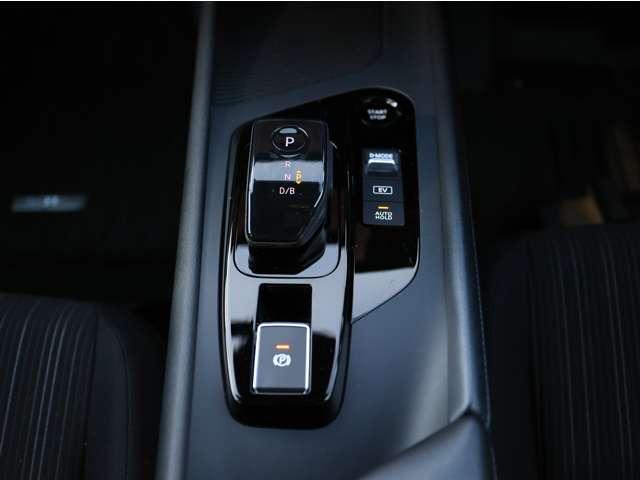 ノート １．２　Ｘ　当社社用車ＵＰ／アラウンドビューモニター／踏　リアカメラ　衝突被害軽減ブレ－キ　全方位カメラ　ＥＴＣ付　ＬＥＤヘッドライト　レーンアシスト　インテリジェントキー　ワンオーナー　ドラレコ　整備記録簿　盗難防止システム　ワンセグＴＶ　ＴＶナビ　ＡＢＳ（7枚目）