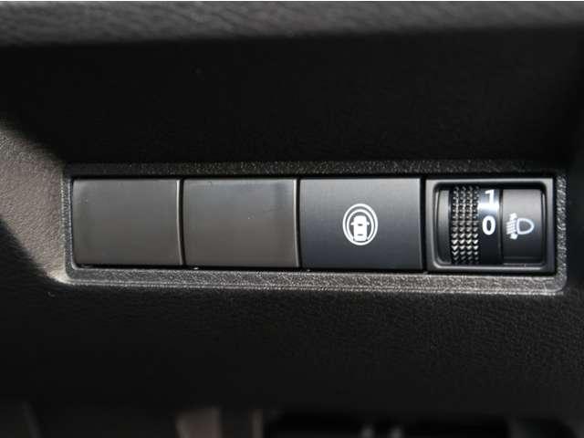 ノート １．２　Ｘ　当社社用車ＵＰ／アラウンドビューモニター／踏　リアカメラ　衝突被害軽減ブレ－キ　全方位カメラ　ＥＴＣ付　ＬＥＤヘッドライト　レーンアシスト　インテリジェントキー　ワンオーナー　ドラレコ　整備記録簿　盗難防止システム　ワンセグＴＶ　ＴＶナビ　ＡＢＳ（17枚目）