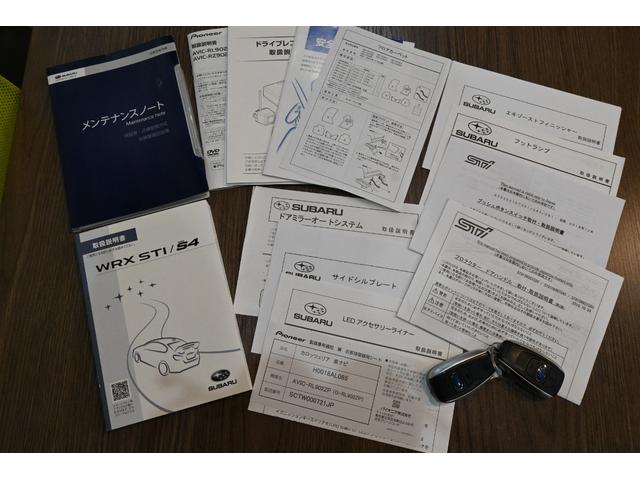 取説＆整備記録簿、スマートキー＆スペアスマートキーすべて揃っています！過去ディーラー整備記録も付属。れいわ２．３．５年の過去記録が残っています。