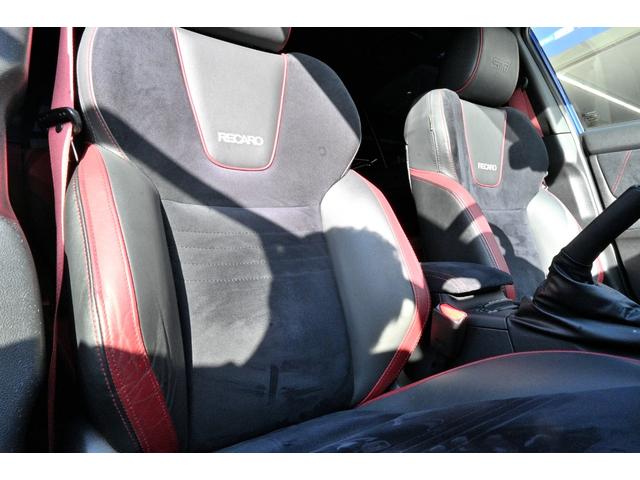 メーカーオプション：ＲＥＣＡＲＯシートの装着。