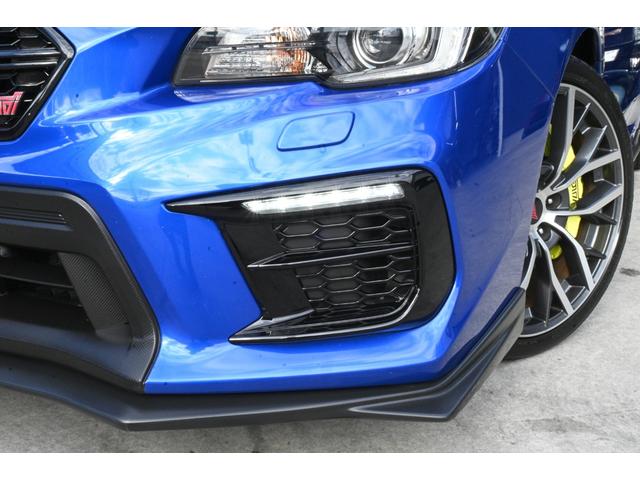 ディーラーオプション：ＬＥＤアクセサリーライナーの装着。