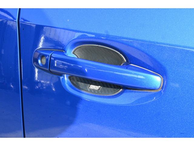 ディーラーオプション：ドアハンドルプロテクターの装着。