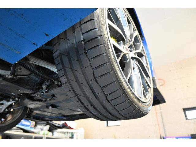 タイヤは４本、新品交換済み（２０２５年１１／２３）当社ベテラン職人が丁寧に組み付けしました！バランス取り＆エアバルブ新品交換済み。安心してお乗り頂きドライブをお楽しみください。