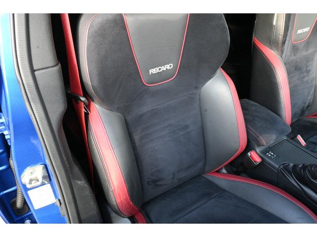 運転席シート腰部には気になるスレやキズは見当たりません。