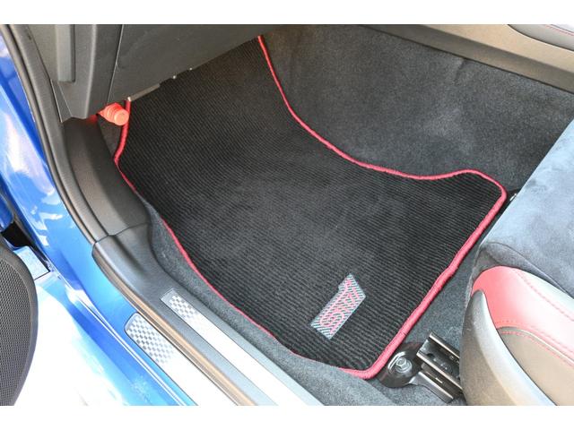 こちらのフロアマットもご覧の通り綺麗な状態です！
