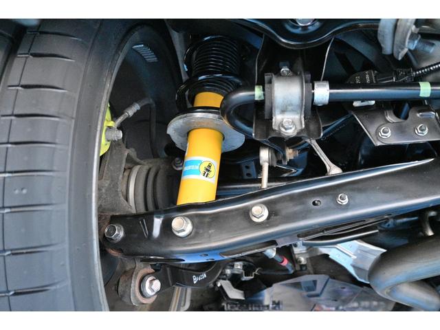 リヤ左側　足回り画像です！リヤ側のもフロント同様、ブッシュやブーツ類に亀裂、破れは見当たりません！