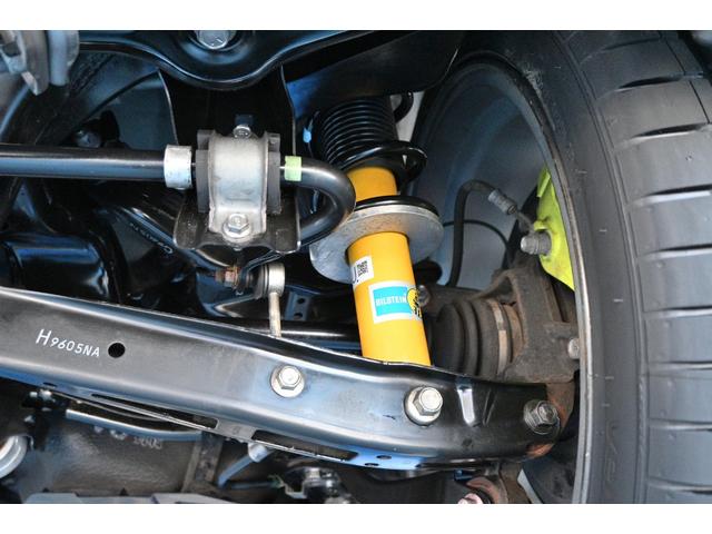 リヤ右側　足回り画像です！リヤ側のもフロント同様、ブッシュやブーツ類に亀裂、破れは見当たりません！