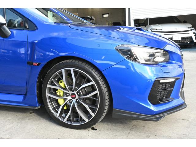 サーキット走行や、高速でのハード走行すると、イエローキャリパーは焼けて変色してしまいますので、過去の履歴が分かるポイントです。また、そういった個体は販売の取り扱いしておりません。