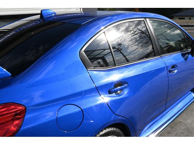 後席ガラスとリアガラスにはプライバシーフィルムの施工済みです。