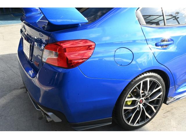 リヤ周りにぶつけてしまったようなキズ、ヘコミ等ありません。