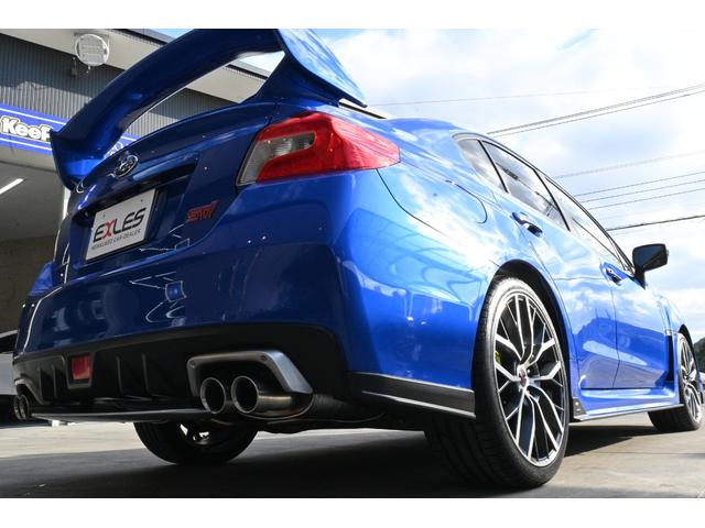 運転席側の側面に板金、塗装履歴はありません。小さなキズや凹みなど、見てわかるレベルのものは、ありません。