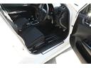 フロアマットは純正。足下フロアマットから床下カーペットまでキレイな状態を維持しています。もちろん、すべて抗菌クリーニング済みです。