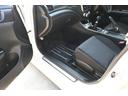 フロアマットは純正。足下フロアマットから床下カーペットまでキレイな状態を維持しています。もちろん、すべて抗菌クリーニング済みです。