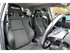 ＲＥＣＡＲＯ「ＳＲ−７」を運転席＆助手席へセット。もちろん車検対応です。ハードにスポーツ過ぎない適度な包み込みが普段乗りにも楽々！でドライブにも快適。キレイなコンデションもポイントです。 3