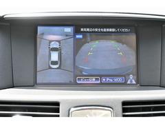 ３６０°カメラは移動物をセンサーにて検知。ドライバーへアラームと映像でお知らせ。 4