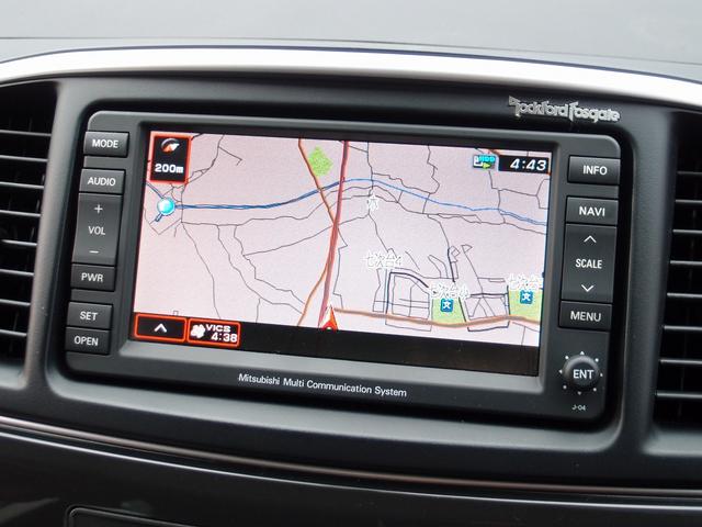 純正ＨＤＤナビゲーション装備。ＣＤを入れれば自動録音可能なミュージックサーバー機能付き。前後ドラレコ機能付きデジタウインナーミラーも装備しております。プレミアム装備のロークフォードスピーカー付