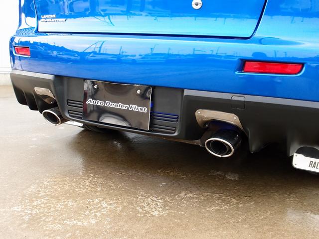 全国でも台数の少ないライトニングブルー外装色のランサープレミアムが入庫！過去分解整備記録簿も１３枚残っており、令和７年６月にＨＫＳ車高調も新品取付け済。令和４年５月ＳＳＴストレーナー交換済みです