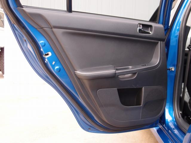 純正ＨＤＤナビゲーション／ＥＴＣ／ＨＩＤライト／ビルシュタイン足回り／ＢＢＳ１８ＡＷ／タイヤ８分山前後／前後ブレンボキャリパー／ＰＥＲＲＩＮウイングスタビライザー／ラリーアートマッドフラップ