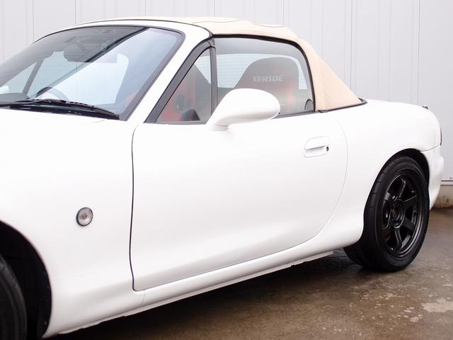 ロードスター Ｓ　スノーフレークホワイトパールマイカ全塗装　ＴＥＩＮ車高調　ＲＡＹＳ製ＴＥ３７ＳＯＮＩＣ１５ＡＷ　幌張替　ヘッドライト新品　ＢＲＩＤＥシート二脚マキシムエキマニ　ＮＤ用ブレンボ　ＴＥＩＮＥＤＦＣ　ＥＴＣ（9枚目）