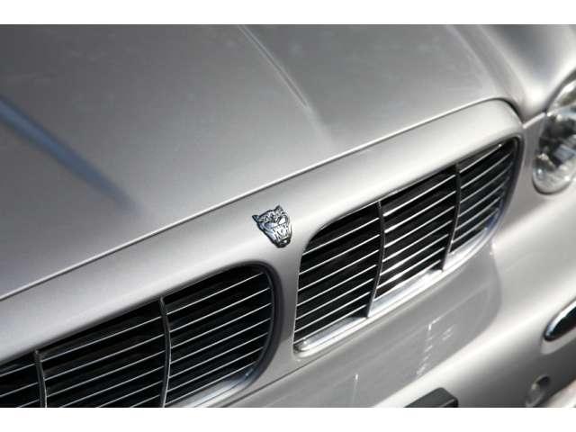 ＸＪ ＸＪ８　Ｌ　４．２　右ハンドル　ロングボディ　黒革　クルーズコントロール　障害物センサー　頸部衝撃緩和ヘッドレスト　エアサスペンション　パワーシート　シートヒーター　本革シート　フォグランプ（12枚目）