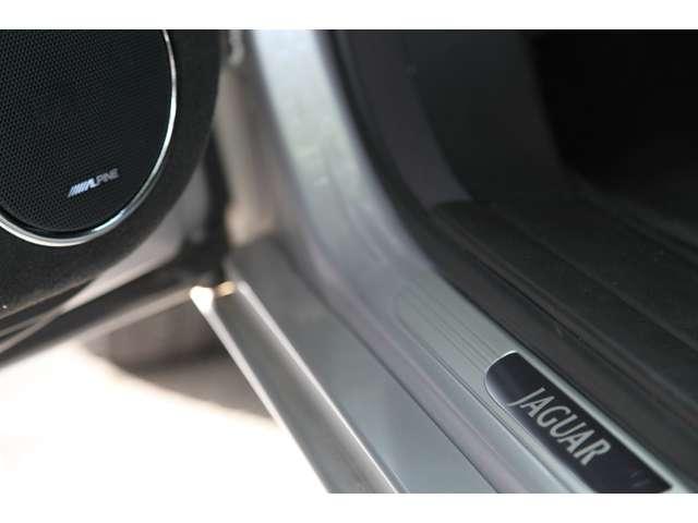 ＸＪ ＸＪ８　Ｌ　４．２　右ハンドル　ロングボディ　黒革　クルーズコントロール　障害物センサー　頸部衝撃緩和ヘッドレスト　エアサスペンション　パワーシート　シートヒーター　本革シート　フォグランプ（23枚目）