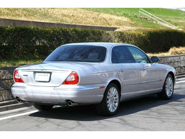 ＸＪ ＸＪ８　３．５　クルーズコントロール　ウッドコンビハンドル　障害物センサー　頸部衝撃緩和ヘッドレスト　盗難防止装置　ＤＶＤナビ　ＥＴＣ　エアサスペンション　パワーシート　シートヒーター　本革シート　フォグランプ（8枚目）