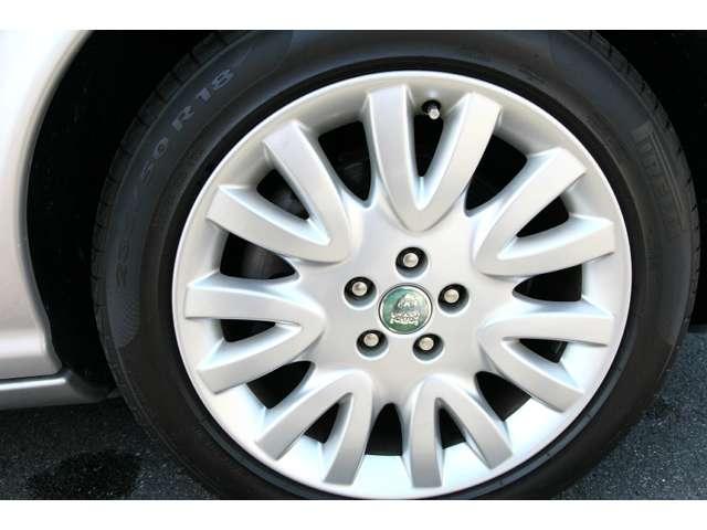 ＸＪ ＸＪ８　３．５　クルーズコントロール　ウッドコンビハンドル　障害物センサー　頸部衝撃緩和ヘッドレスト　盗難防止装置　ＤＶＤナビ　ＥＴＣ　エアサスペンション　パワーシート　シートヒーター　本革シート　フォグランプ（27枚目）