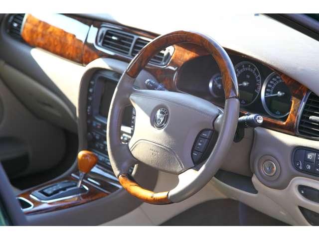 Ｓタイプ ３．０ソブリン　クルーズコントロール　障害物センサー　盗難防止装置　ＤＶＤナビ　ＥＴＣ　本革シート　シートヒーター　パワーシート　フロントフォグランプ　キーレス（24枚目）