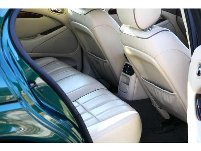 Ｓタイプ ３．０ソブリン　クルーズコントロール　障害物センサー　盗難防止装置　ＤＶＤナビ　ＥＴＣ　本革シート　シートヒーター　パワーシート　フロントフォグランプ　キーレス（31枚目）