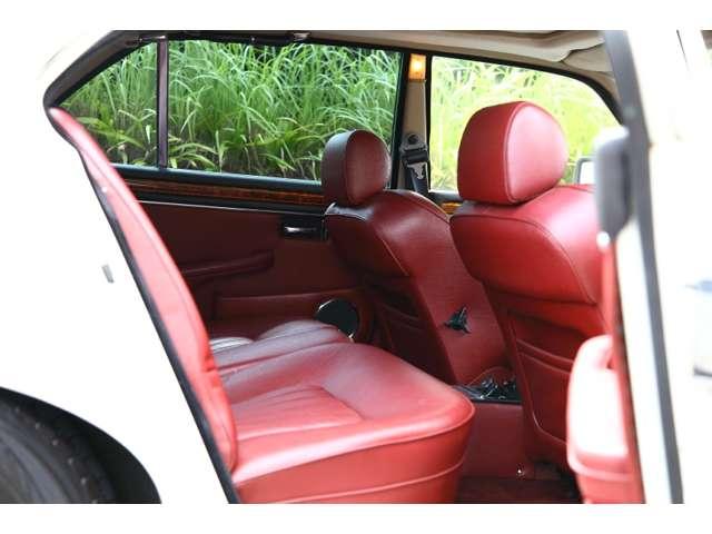 デイムラー ダブルシックス クルーズコントロール 本革シート パワーシート ガラスルーフ(23枚目)