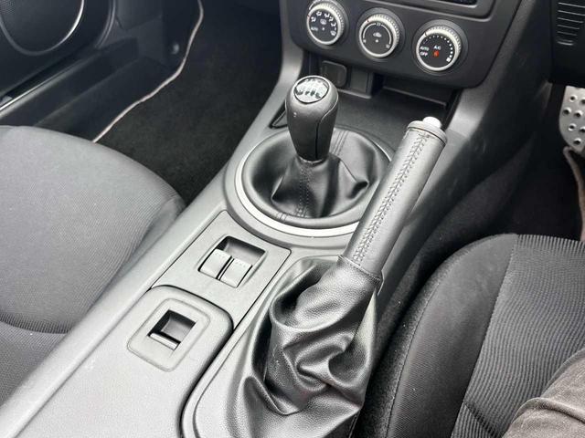 ロードスター ＲＳ　ＲＨＴ　禁煙／６速ＭＴ／電動ハードトップ／ビルシュタインダンパー／フロントタワーバー／純正ナビ／Ｂｌｕｅｔｏｏｔｈ／オートエアコン／トルクセンシング付ＬＳＤ／ＨＩＤヘッドライト／ＥＴＣ／スマートキー（3枚目）